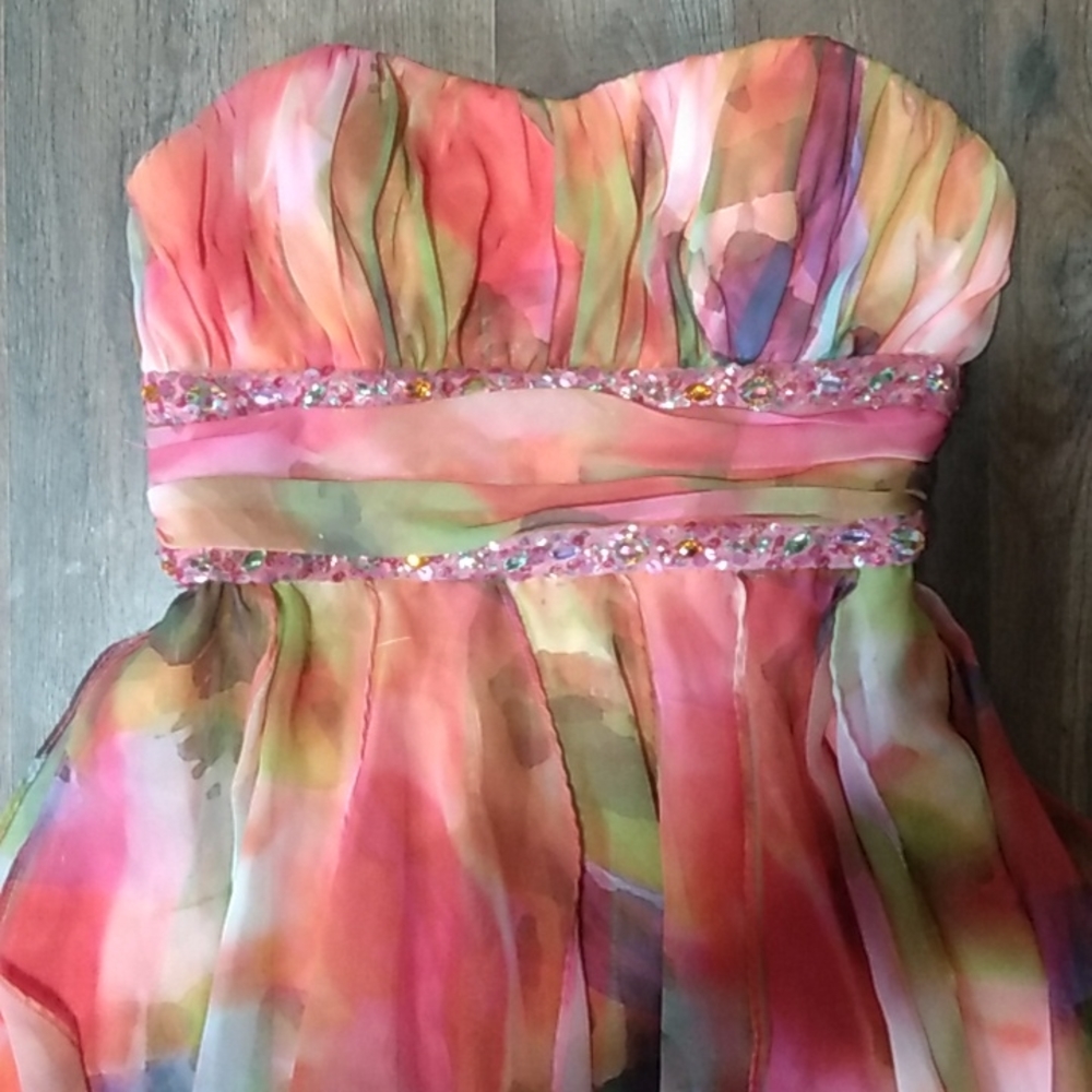 Morgan & Co. Colorful HiLo Formal Dress Women's Size: 5/6